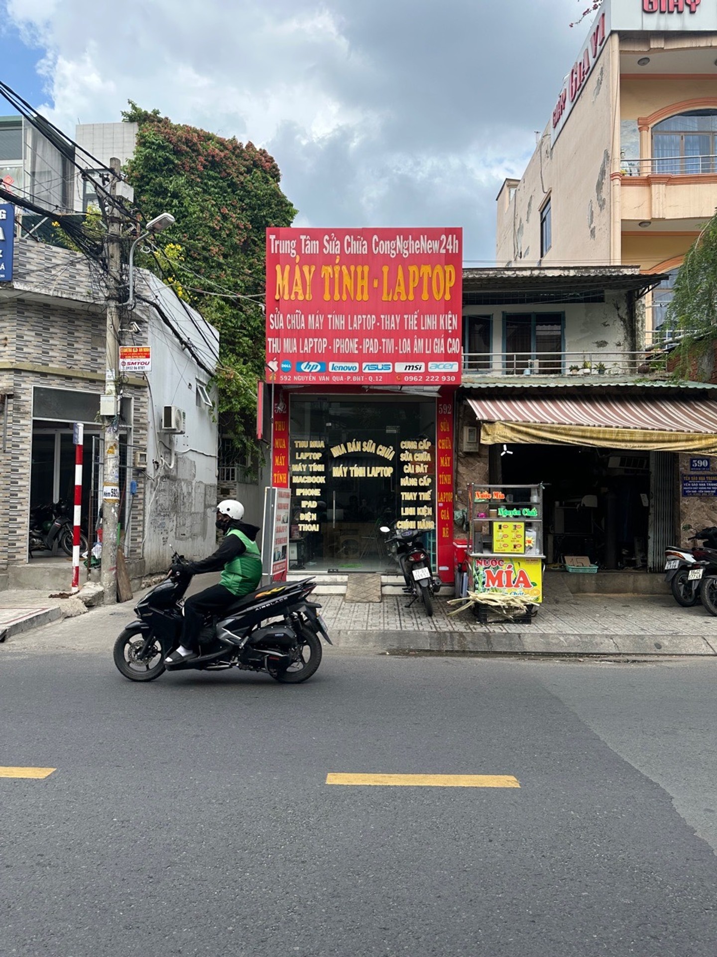 Nhà mặt phố nhỏ xinh, kinh doanh đỉnh tại Quận 12