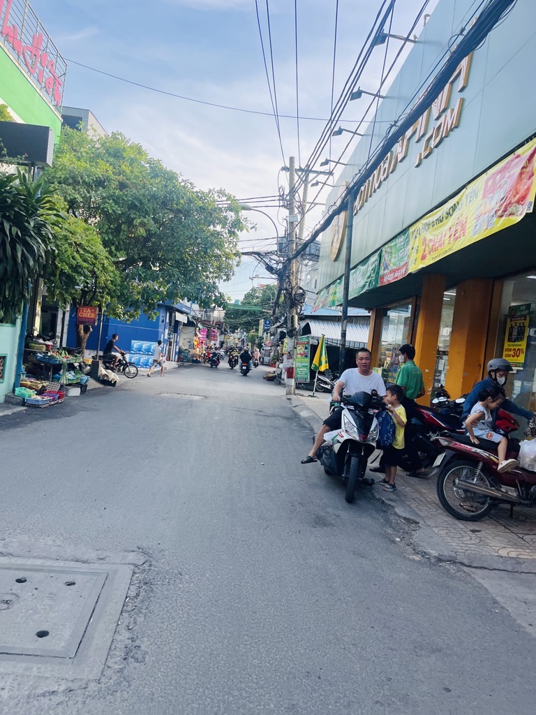 Bán nhà riêng 2 tầng, 5 phòng ngủ tại phường với vị trí thuận tiện