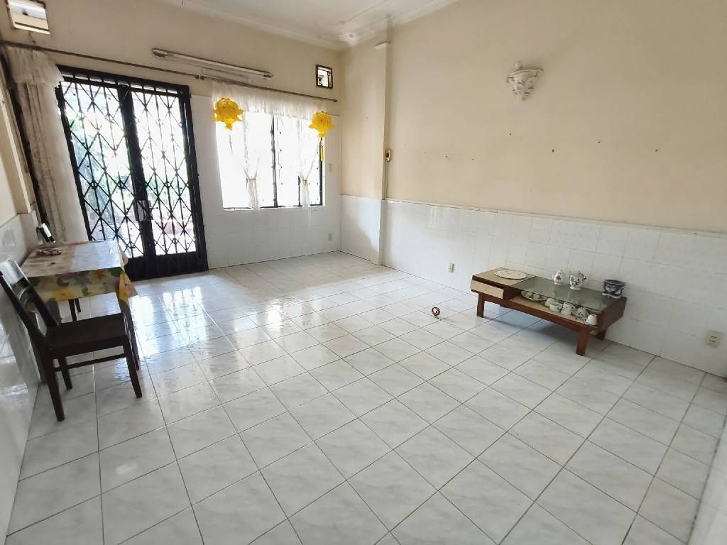 Nhà 3 Tầng Hẻm 6m VIP Phú Nhuận - 4PN, Tiện Ích Đỉnh