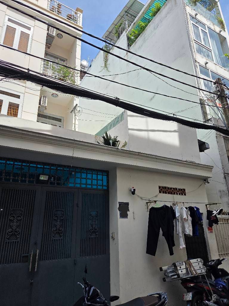 Nhà cực đẹp sát mặt tiền Hoàng Hoa Thám, giá sốc giảm sâu
