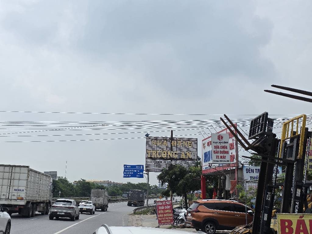 Bán nhà mặt phố xã Như Quỳnh, 2 tầng, vị trí trục chính, gần Như Quỳnh Center