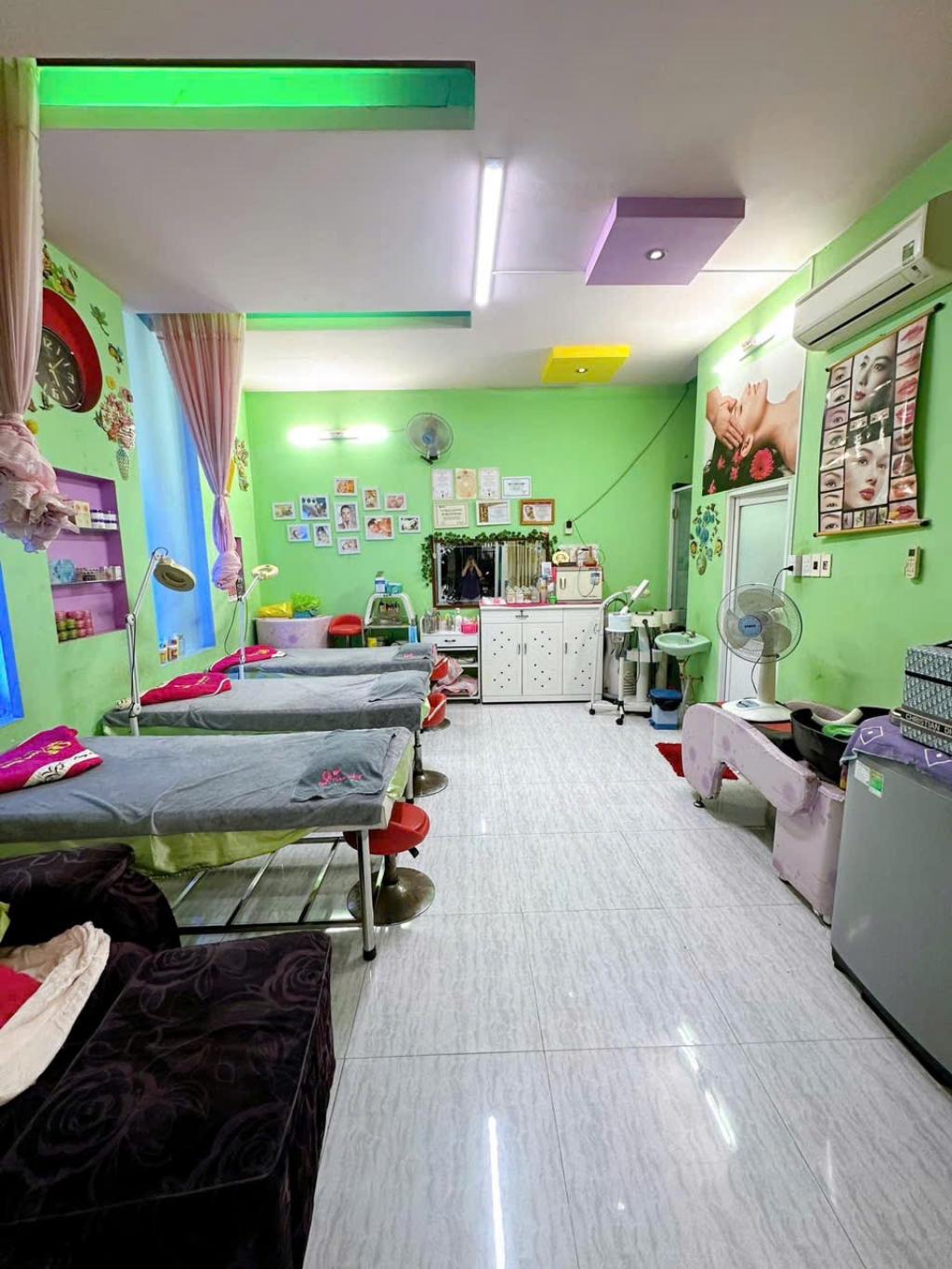 Nhà mặt tiền hẻm Nhất Chi Mai - 3 phòng ngủ, giá cực tốt!
