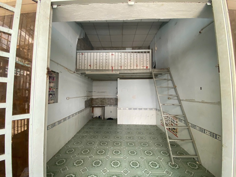 Nhà 2 tầng rộng rãi, hẻm 6m thoáng mát tại Tân Bình, giá tốt