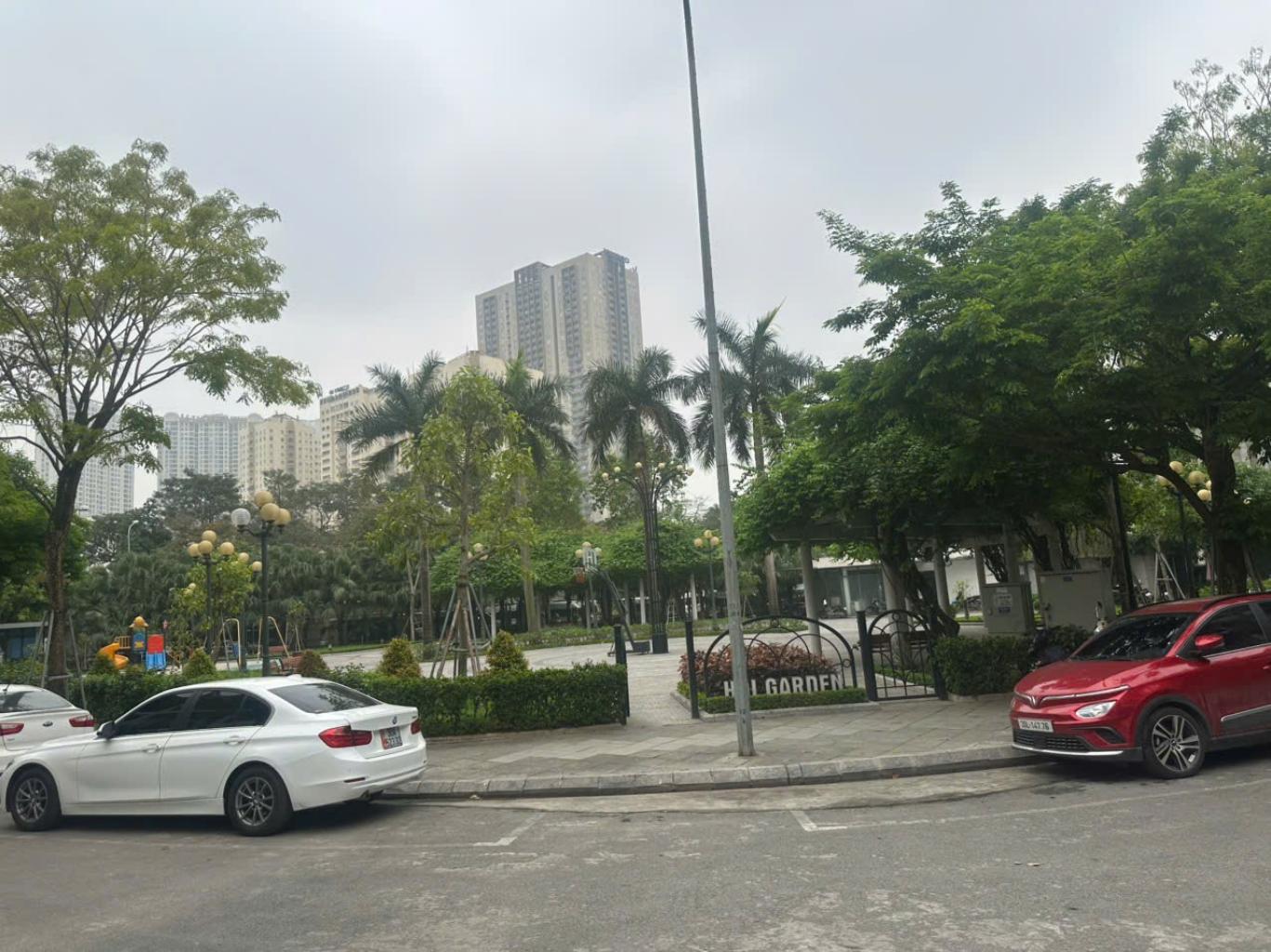 Bán nhà riêng 4 tầng khu Trung Hòa, diện tích 160.7 m², hướng Đông Nam, giá 61.5 tỷ đồng