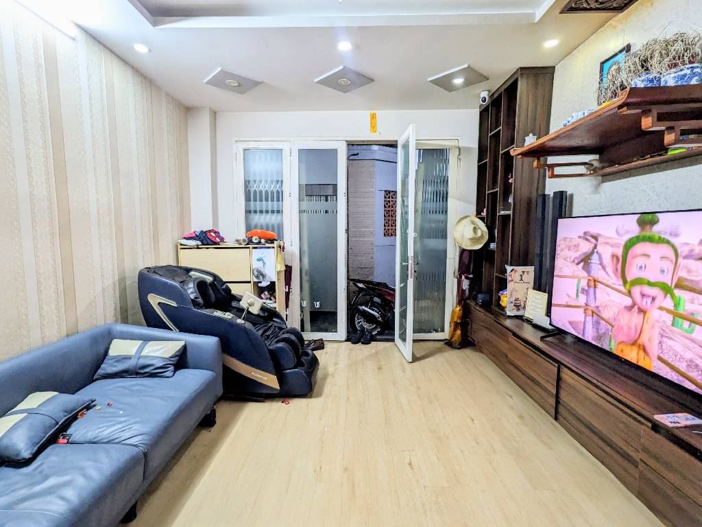 Cơ hội hiếm có: Nhà 2 tầng lô góc quận 10 giá siêu hấp dẫn