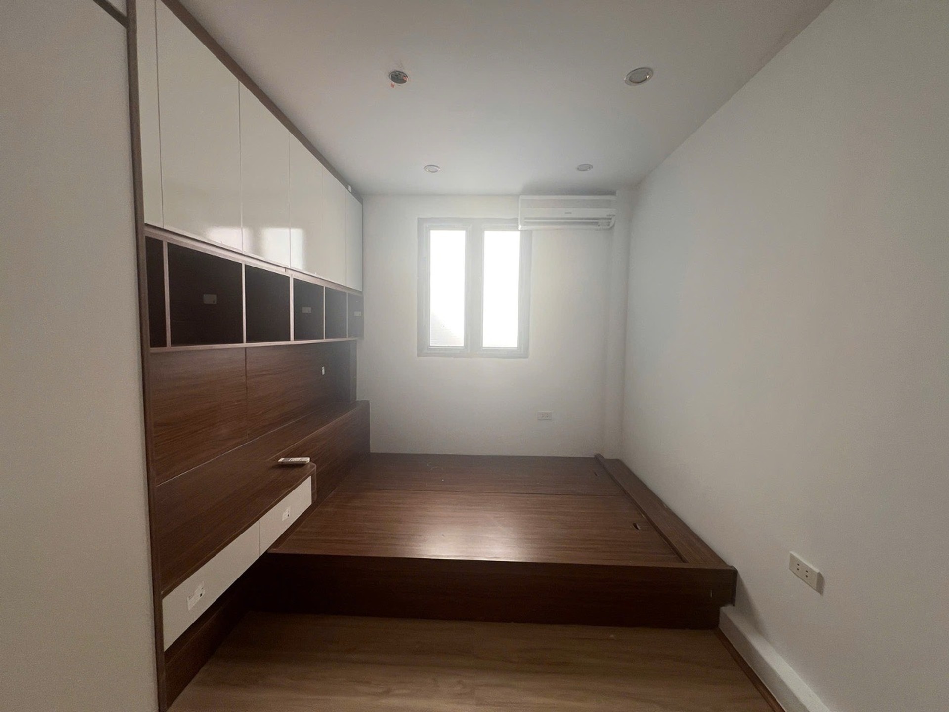 46 Trần Quốc Hoàn, TTĐHSPHN tầng 2, 18/50m2 2.4tỷ tặng nội thất