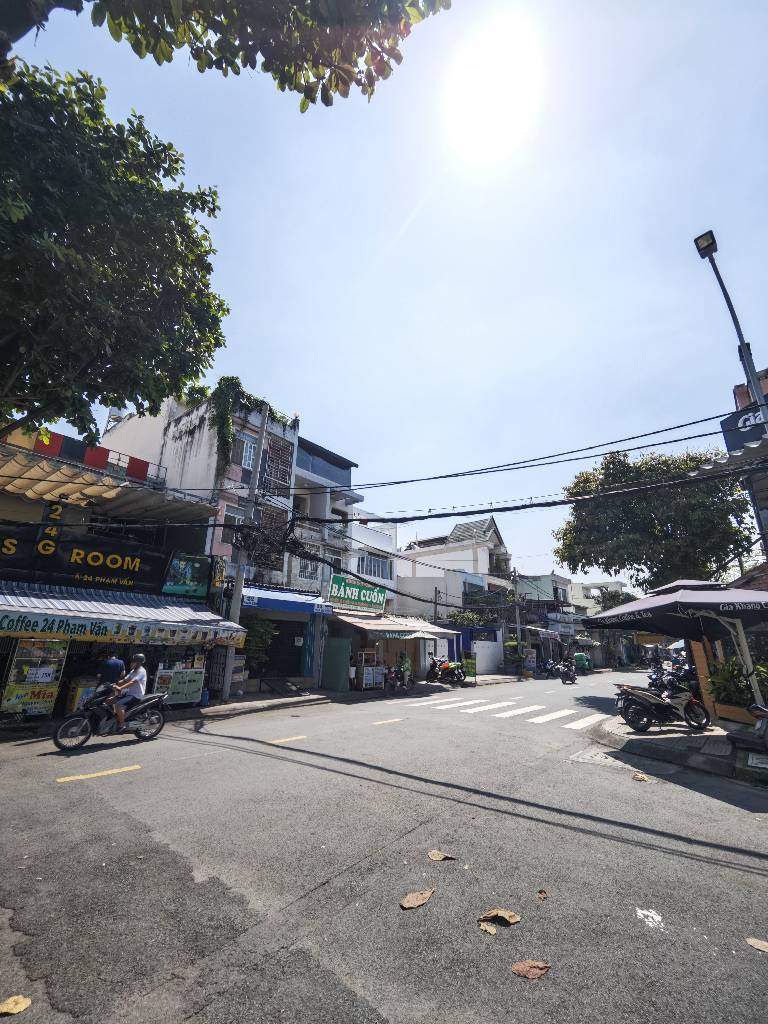 Bán nhà mặt phố 2 tầng trung tâm Tân Phú, mặt tiền 10.8m