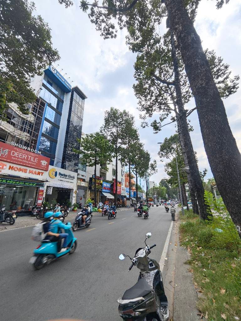 Nhà 2 mặt tiền siêu hot gần Kingdom 101