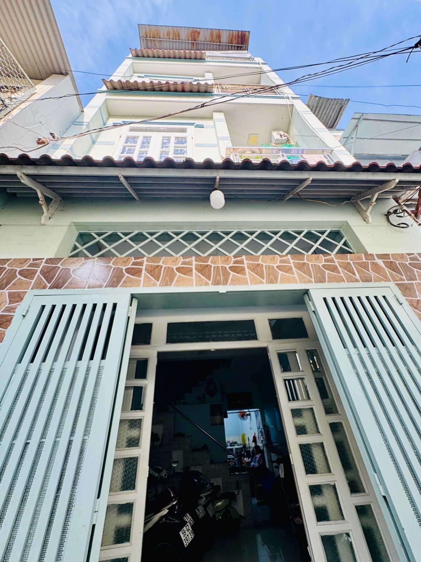 Bán nhà 4 tầng kiên cố, 5 phòng ngủ tại khu vực Nguyễn Thị Tần
