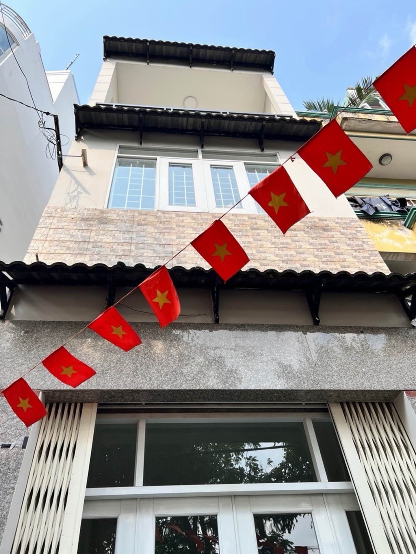 Nhà 3 tầng giá sốc gần Hoàng Sa - cực chất cho sống và làm việc