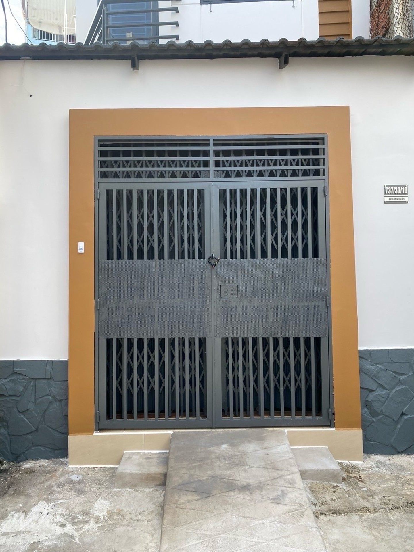 Nhà xinh 3 tầng, 4 phòng ngủ, giá tốt tại Tân Bình