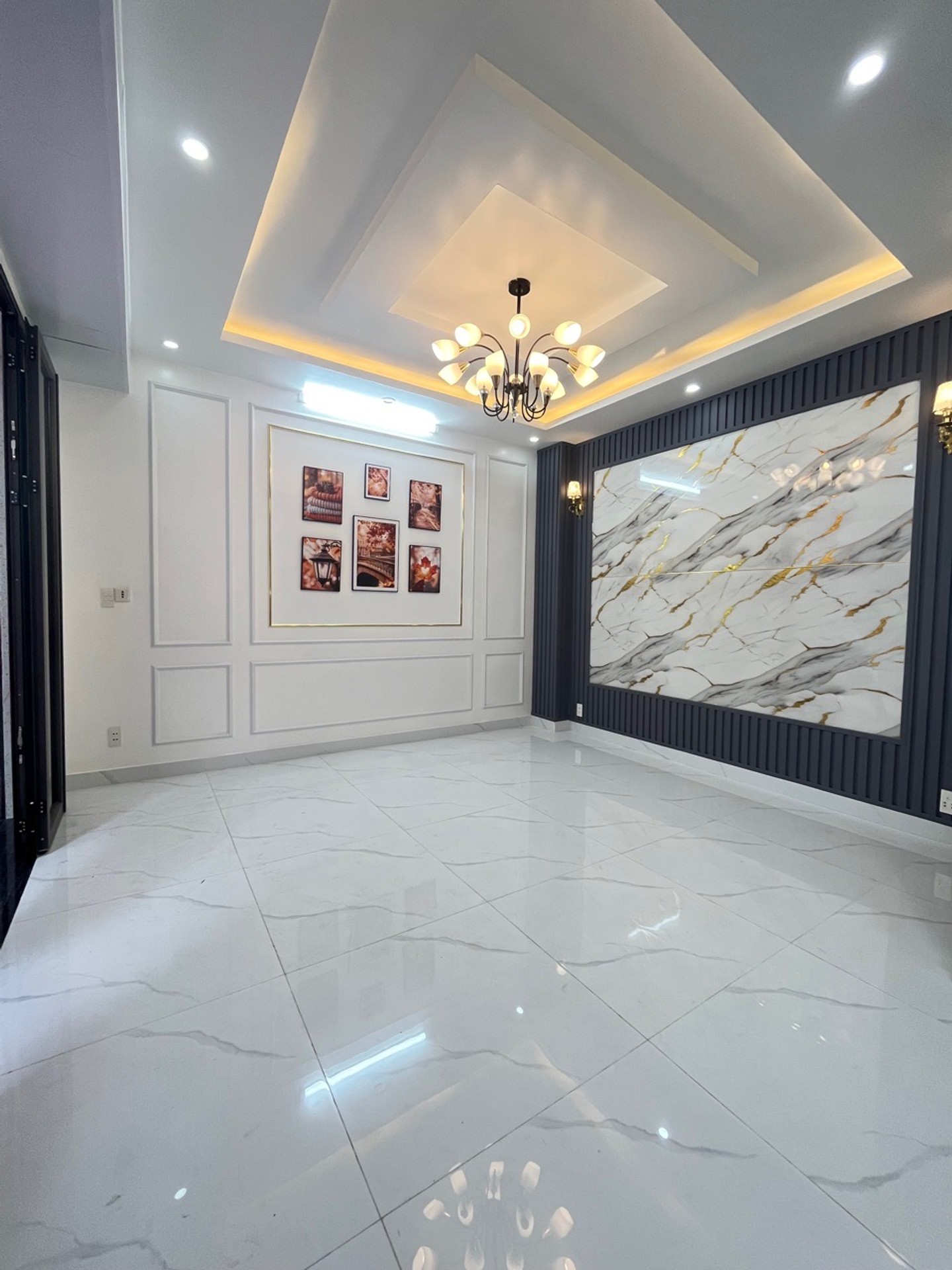 Cơ hội hiếm có: Nhà lô góc 4 tầng Lũng Đông, ô tô vào tận nơi