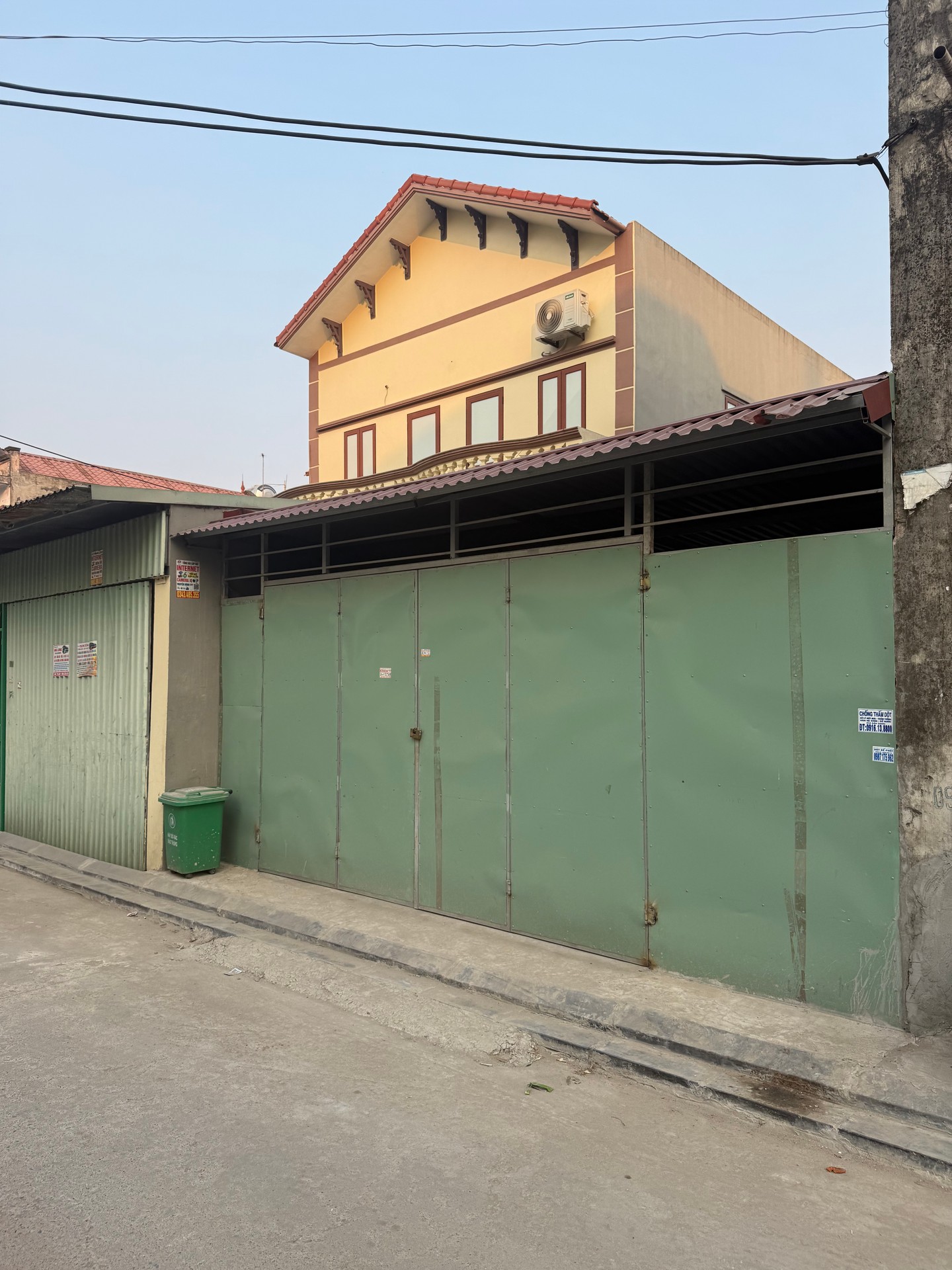 Nhà ven sông giá tốt, hai ô tô tránh thoải mái