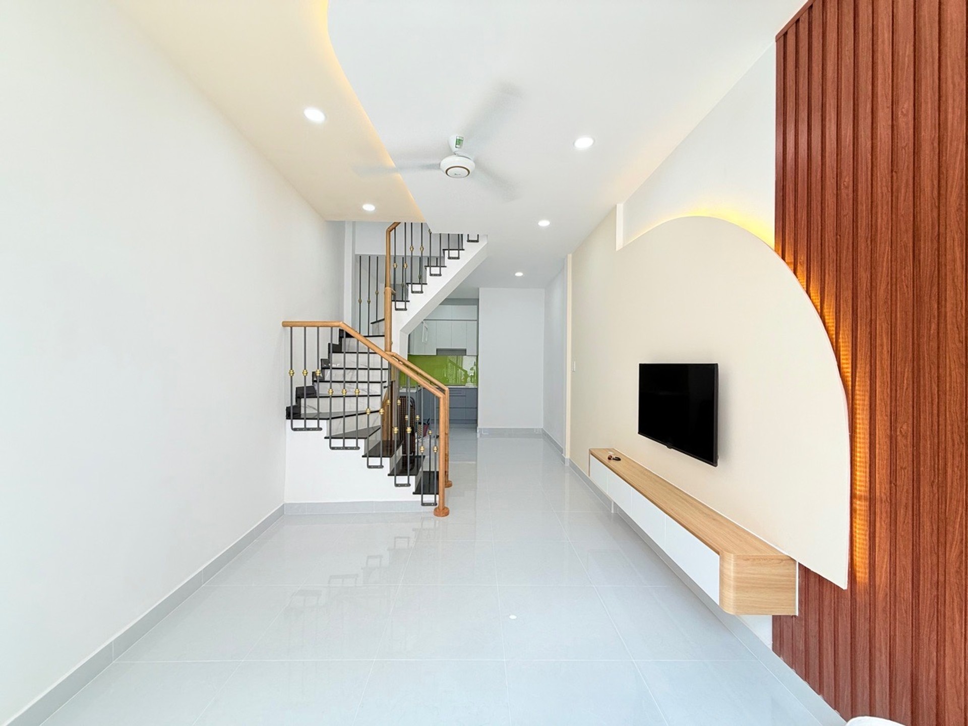 Nhà 2 tầng tiện nghi gần Đại học Văn Lang, tăng bạt hổ