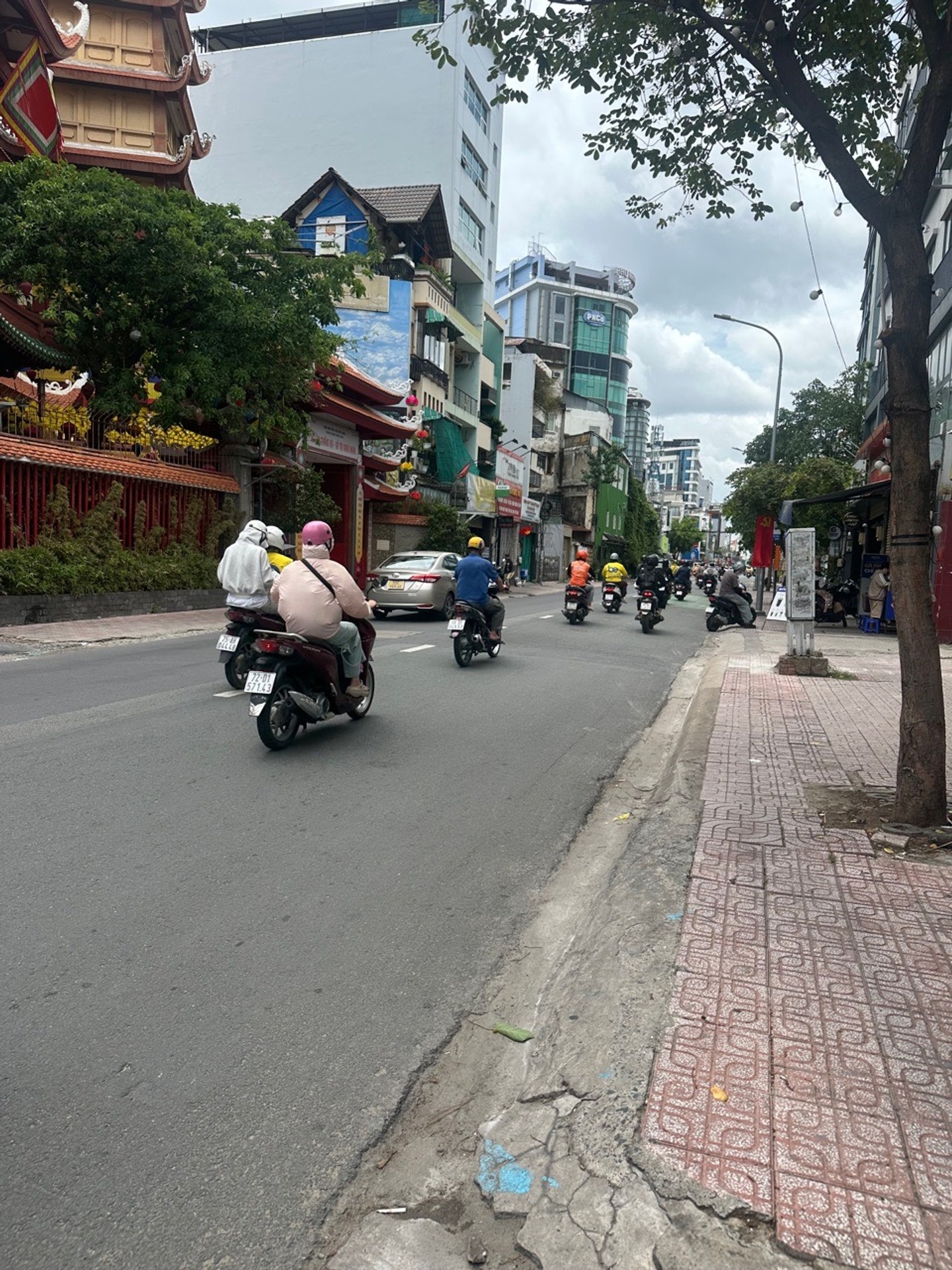 Nhà mặt phố rộng 99m2, vị trí đắc địa tại trung tâm sầm uất