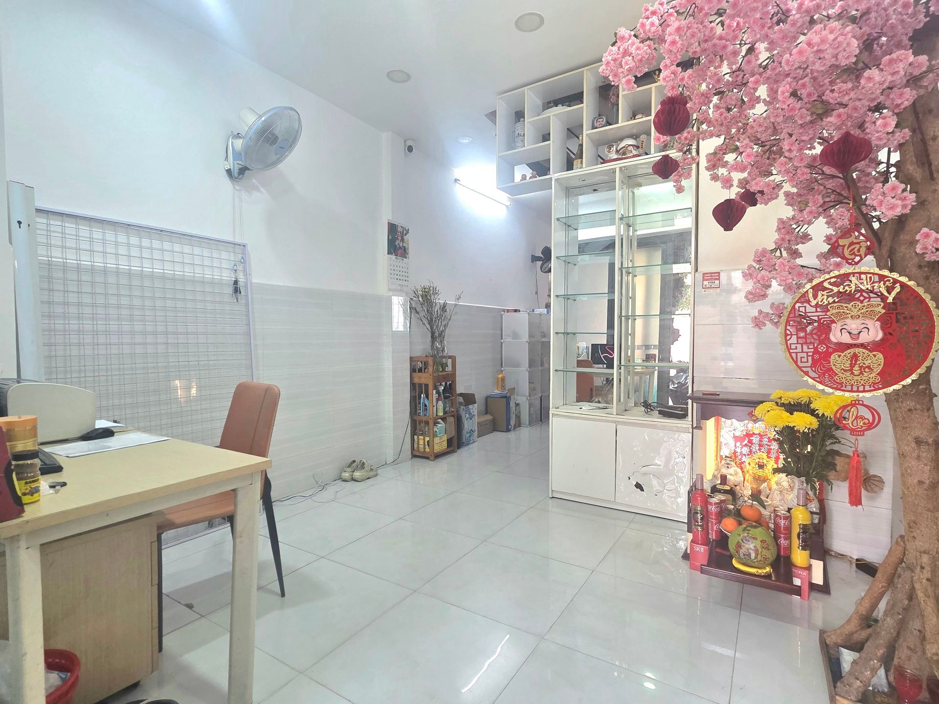 Nhà đẹp 3 tầng, gần ngã tư Phú Nhuận, tiện kinh doanh