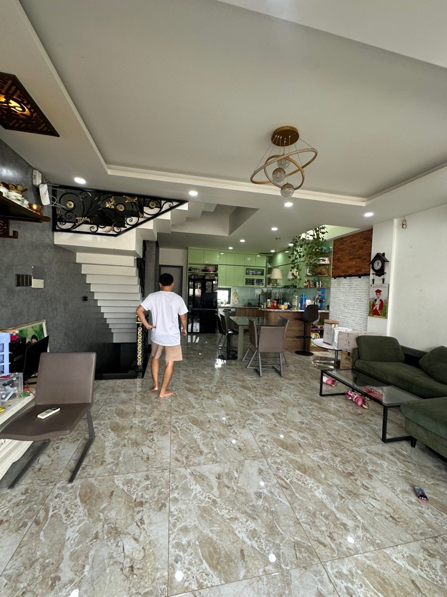 Nhà 5 tầng sang xịn gần Đầm Sen, giá hấp dẫn giảm tiếp