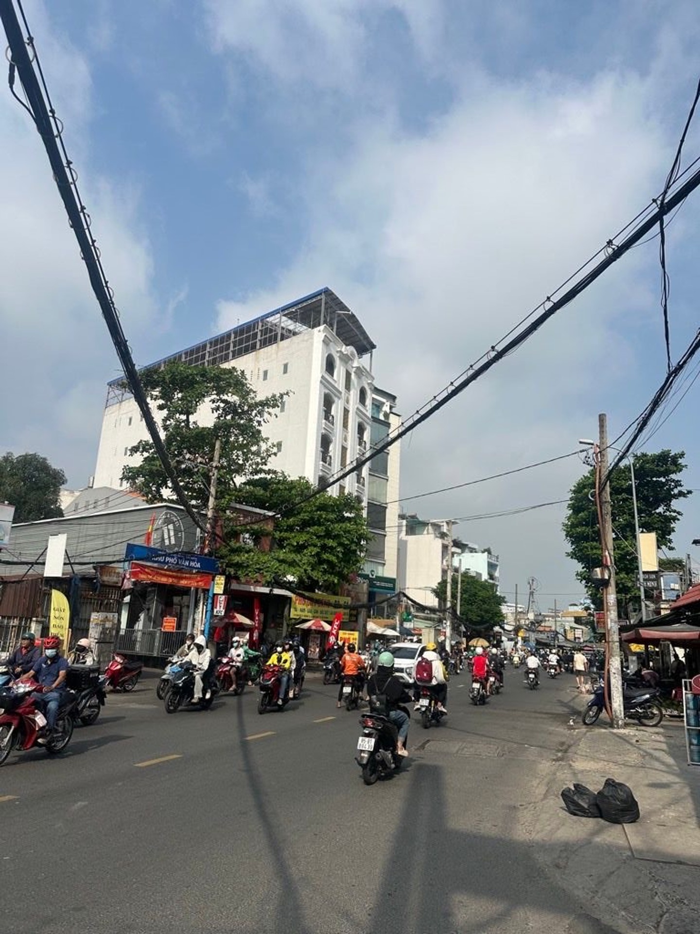 Bán nhà mặt phố lô góc 3 mặt tiền, diện tích 84m² tại Bình Thạnh