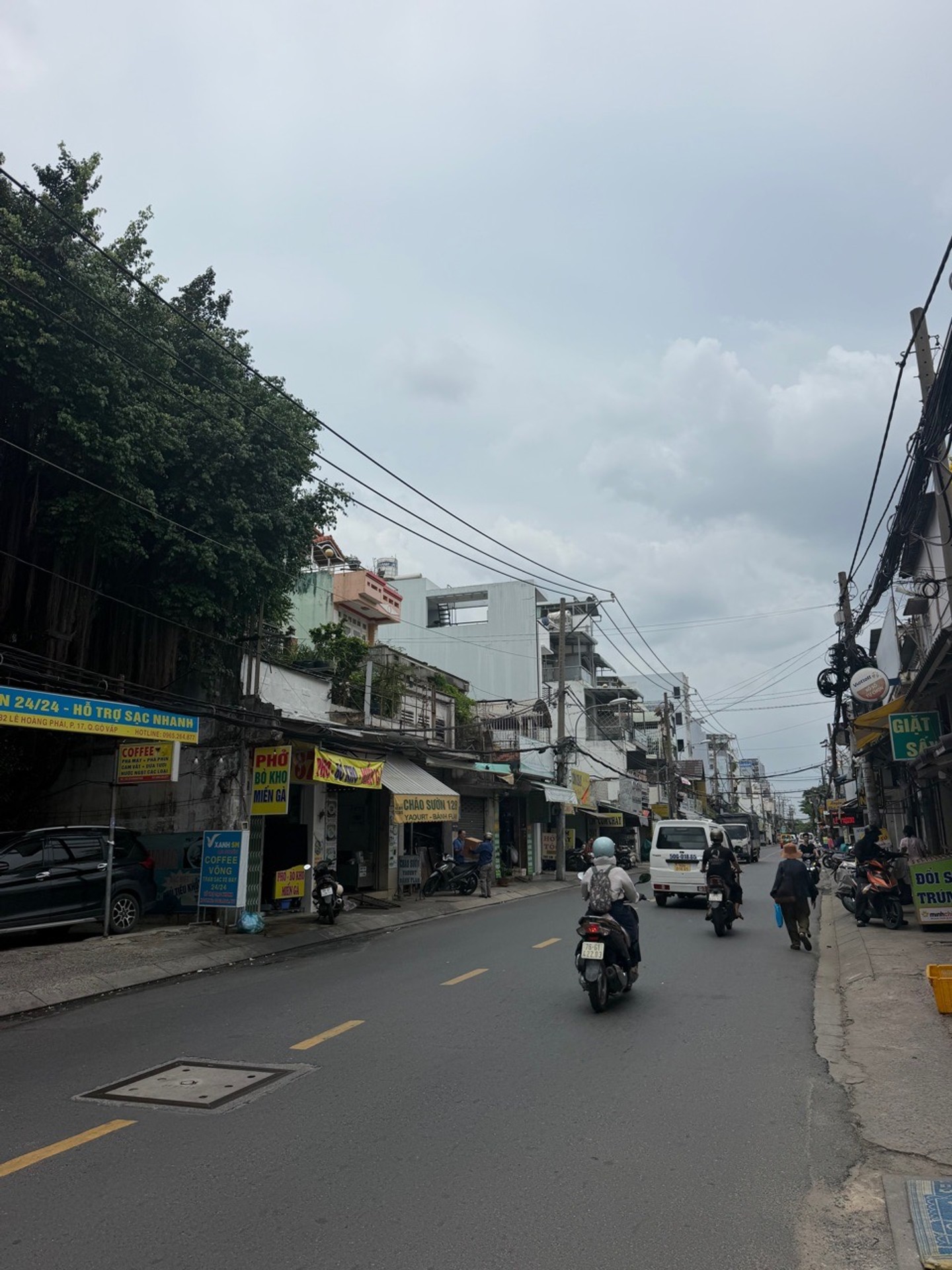 Bán nhà mặt tiền 450m2, mặt tiền rộng, kinh doanh tốt tại Gò Vấp