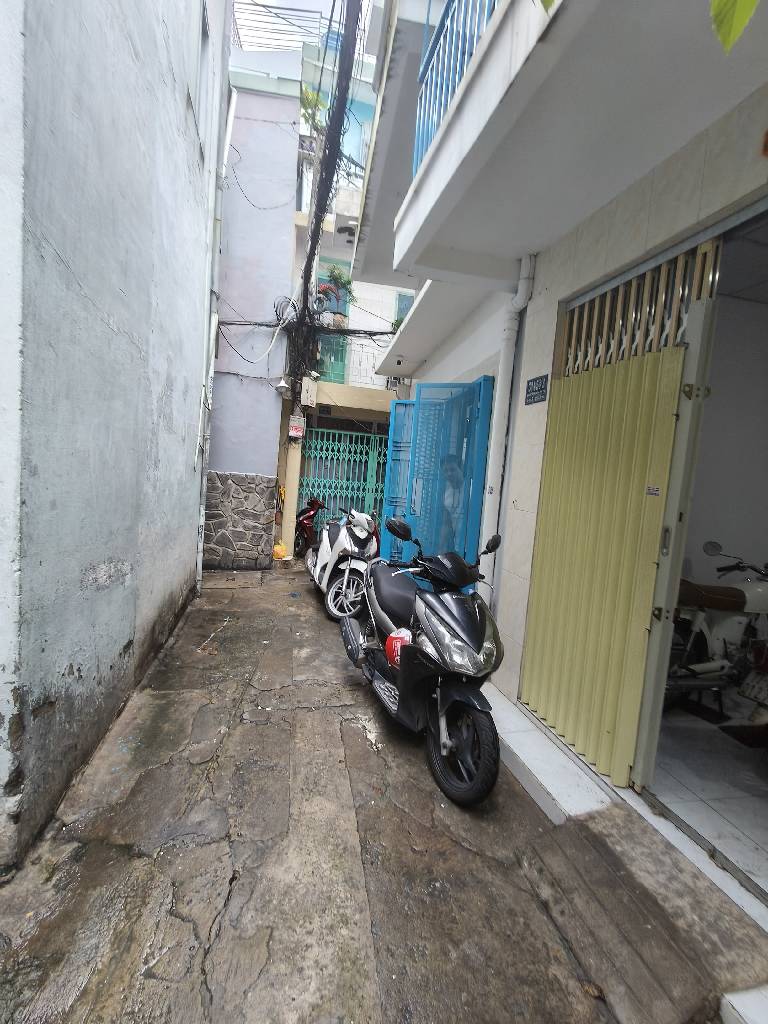 Nhà lô góc Nguyễn Thượng Hiền - Sống sang, tiện nghi đầy đủ