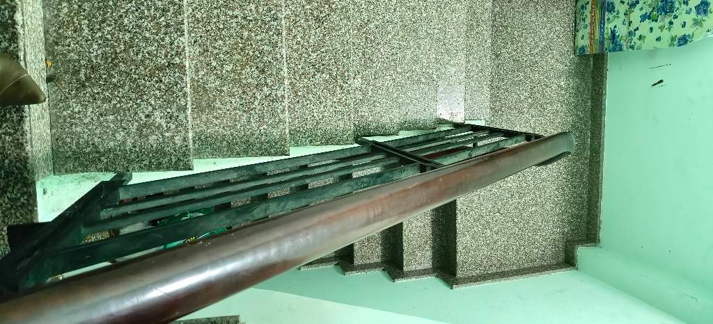 Nhà 5 tầng hiện đại ngay trung tâm Thiên Phước, giá tốt