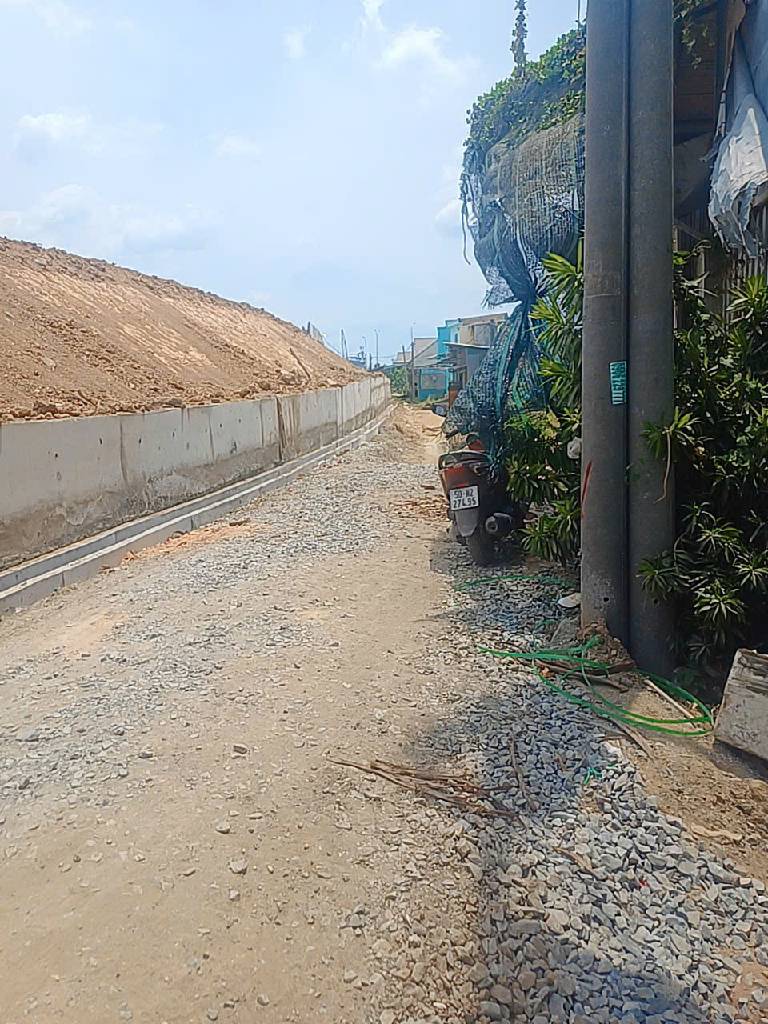 Nhà mặt tiền rộng 8m, vị trí đắc địa ở Hưng Long