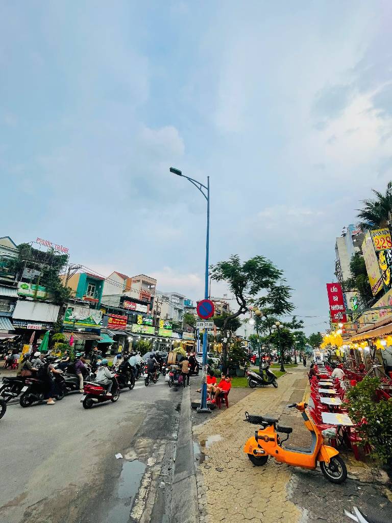 Nhà mặt tiền Đồng Đen, Tân Bình - 4 tầng sang trọng, thu nhập ổn định
