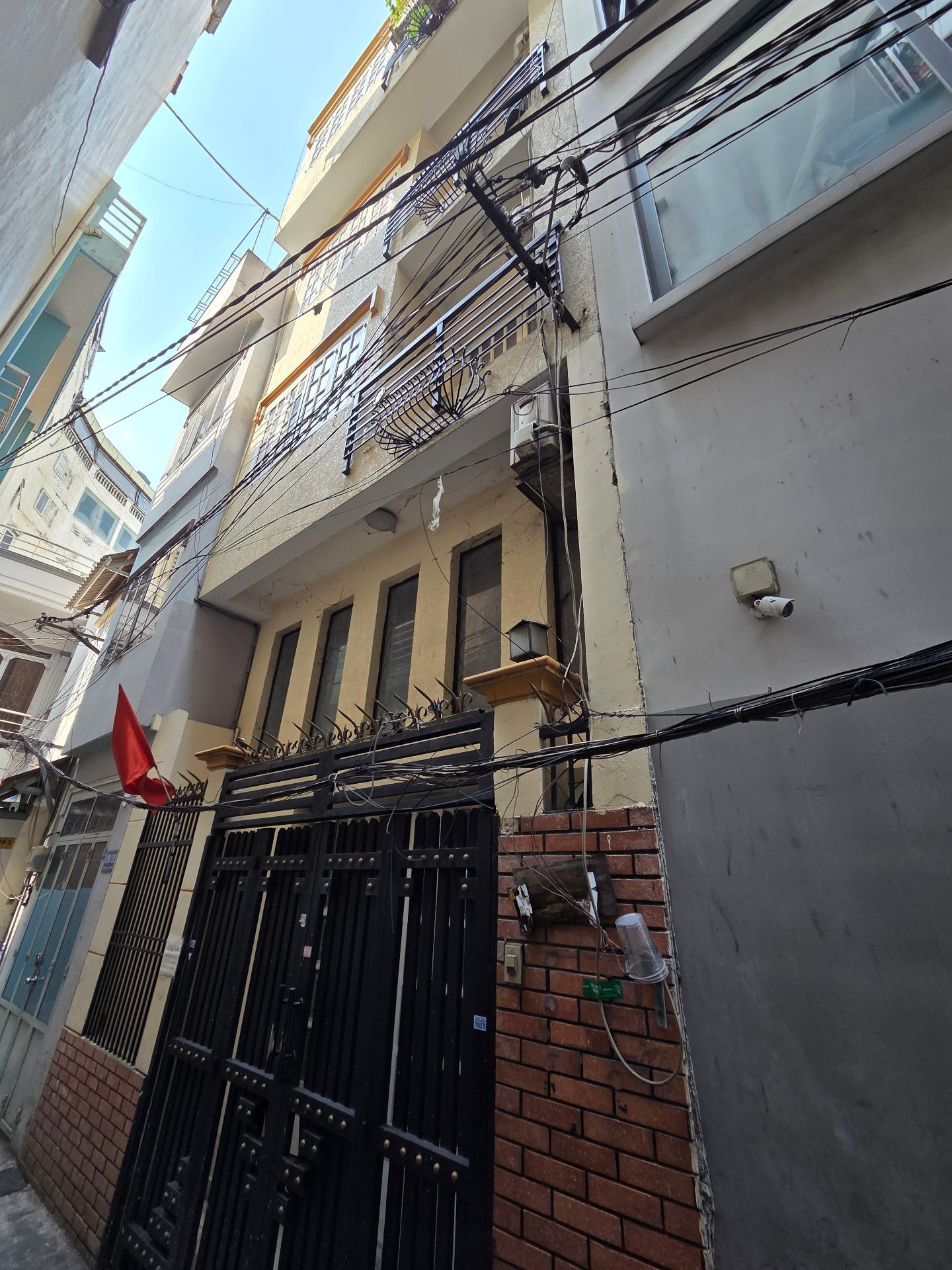 Nhà đẹp 5 tầng, gần sân bay Tân Bình, giá hấp dẫn