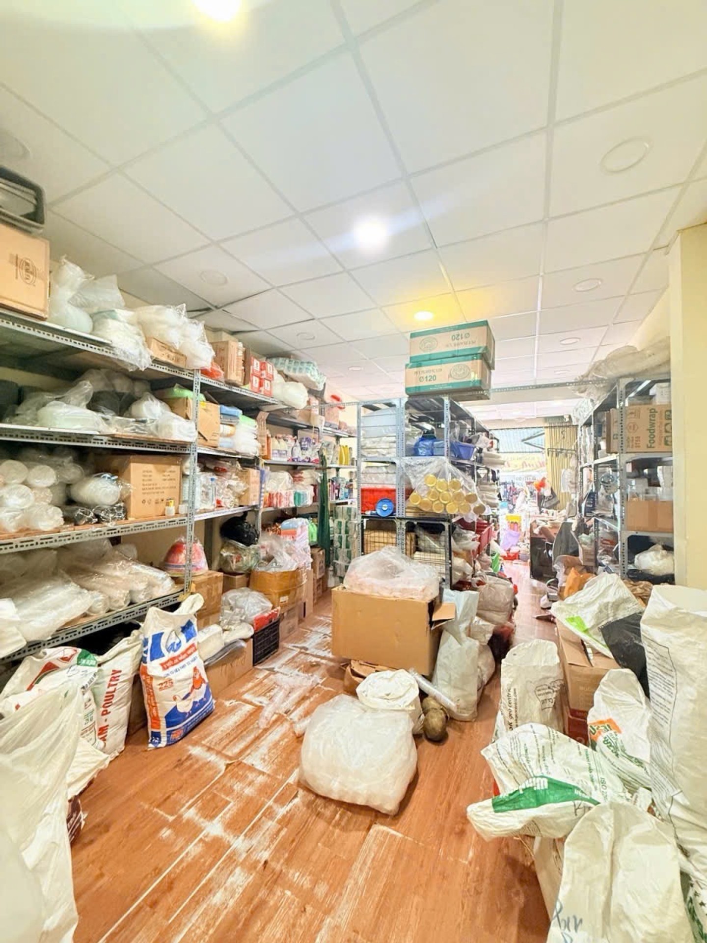 Nhà mặt phố Tân Bình - Kinh doanh sầm uất, giá hấp dẫn