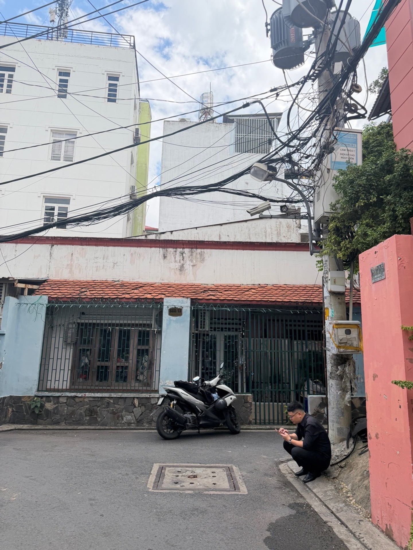 Nhà Lô Góc Hẻm Xe Hơi Trung Tâm Tân Bình