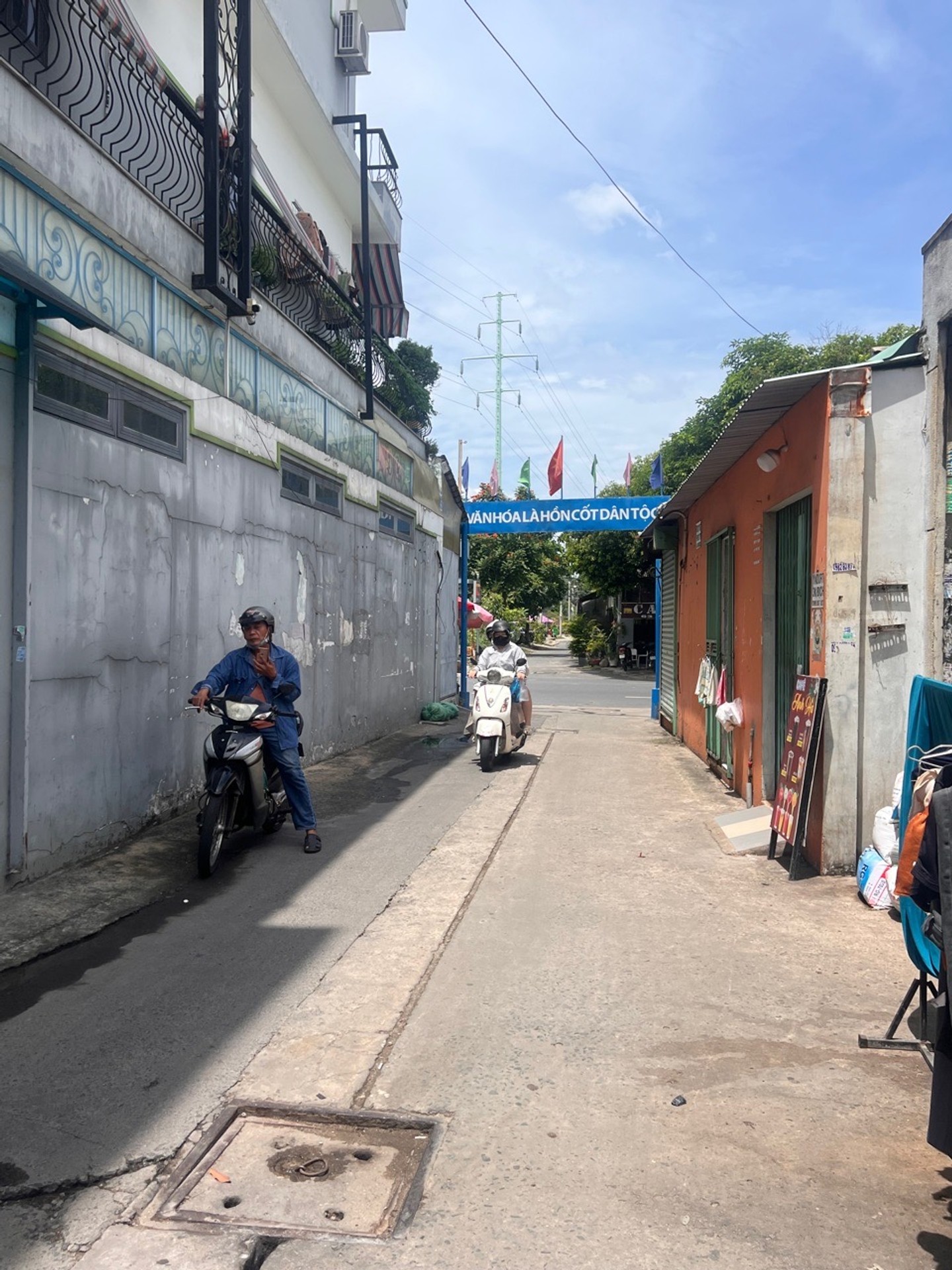 Nhà Nguyễn Sơn 2 tầng, ô tô đậu, chỉ 5.9 tỷ