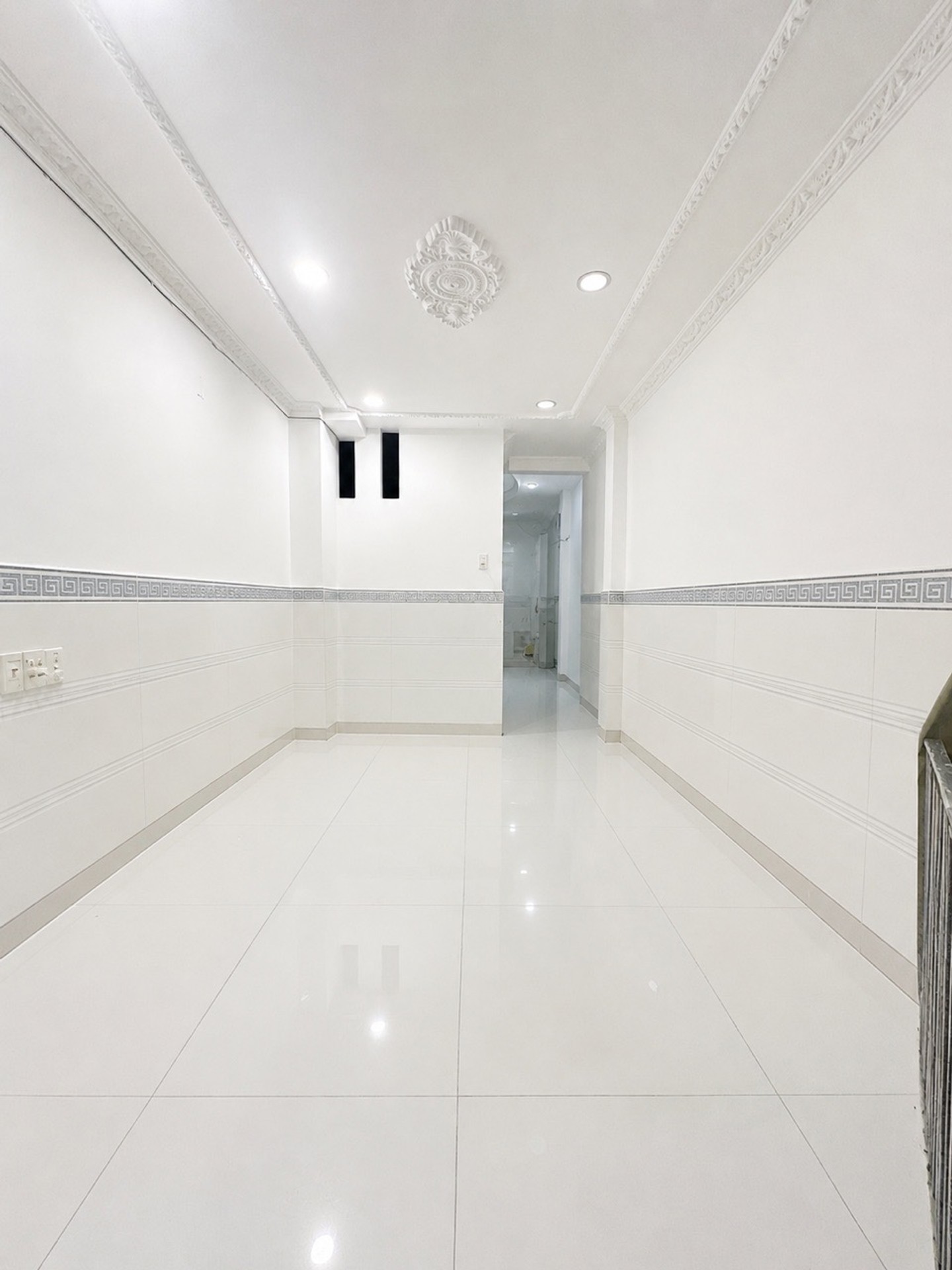Nhà đẹp mới toanh, hẻm xe hơi ngay Huỳnh Văn Nghệ, tiện ở và cho thuê