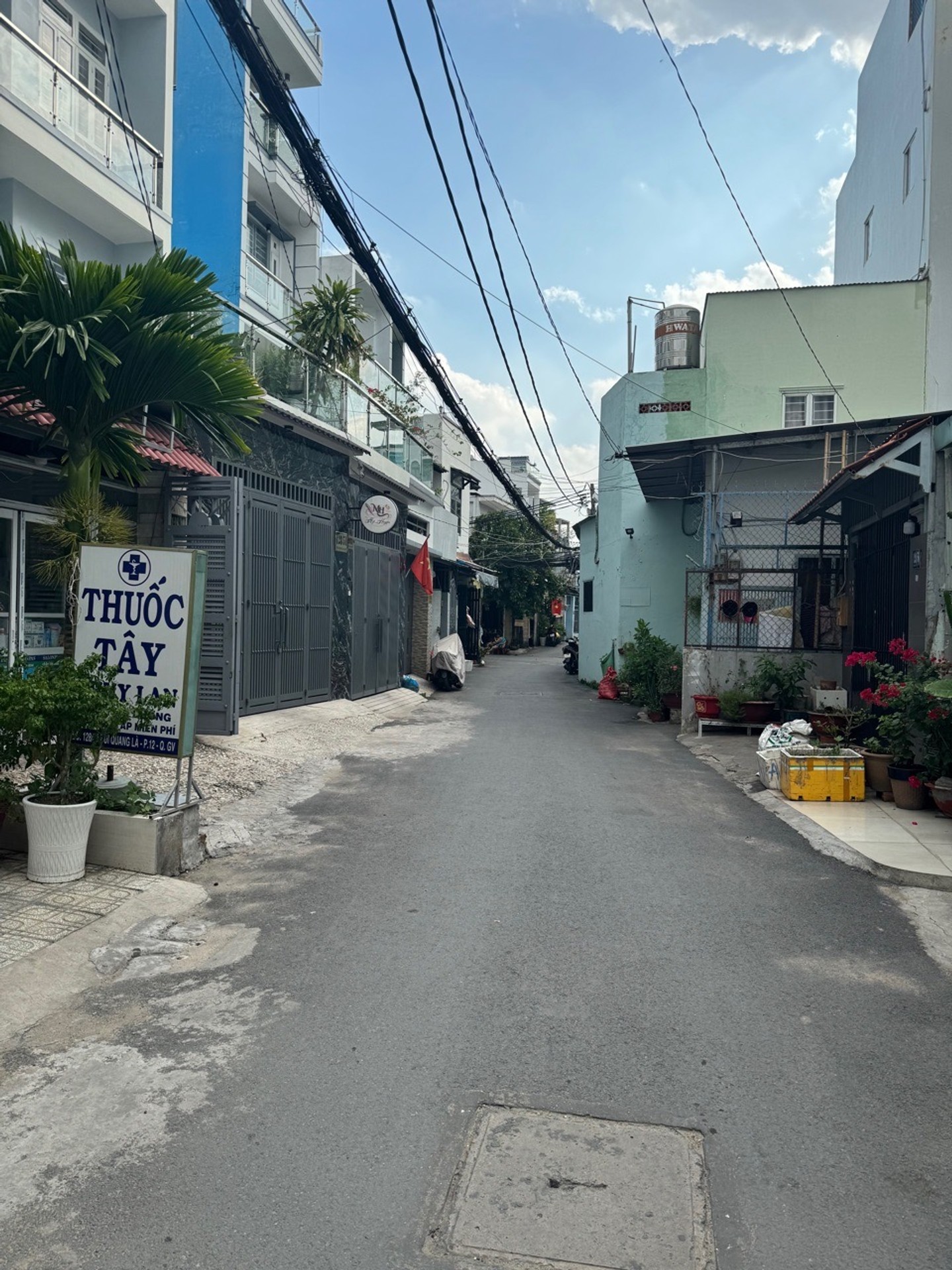 Nhà đẹp 4 tầng, hẻm ô tô, tiện nghi cực xịn ở quận trung tâm