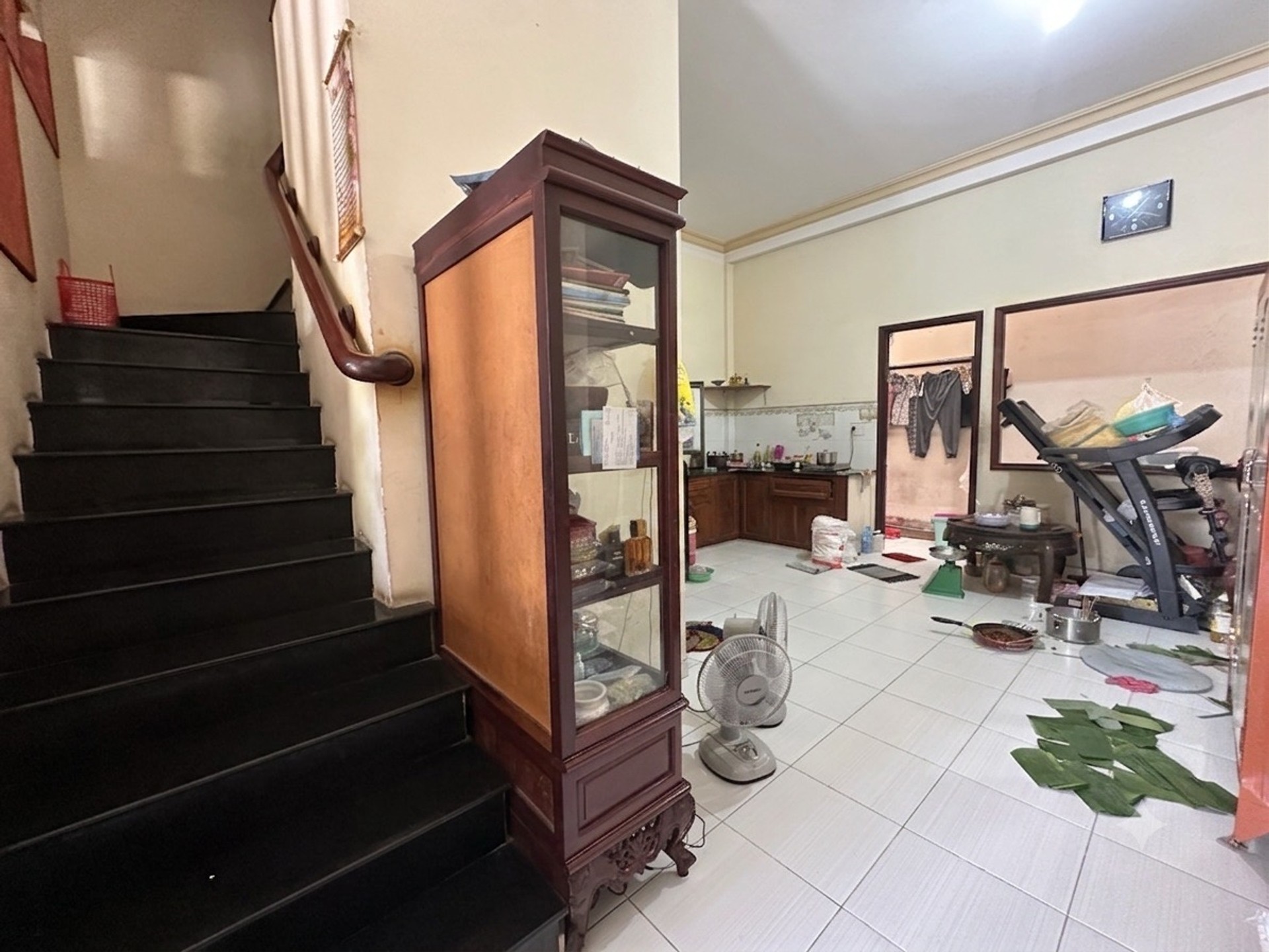 Nhà 4 Tầng Rộng Rãi Gò Vấp - Sống Thoải Mái, Hẻm Xe Hơi