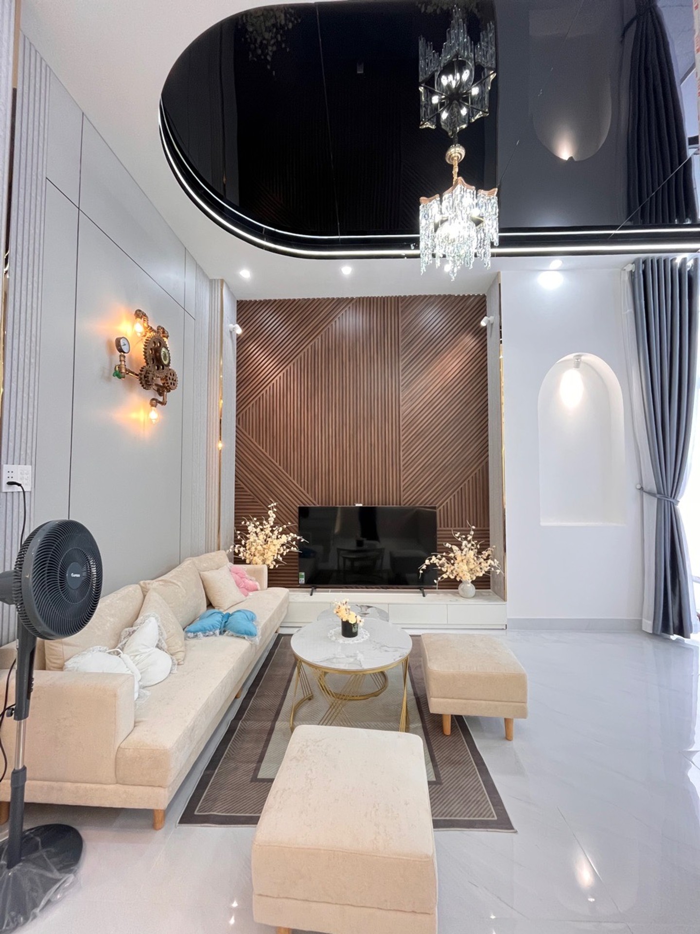 Nhà 2 Lầu Phú Mỹ Hưng 6x10M chỉ 4tỷ950
Tặng full nội thất 0828686768