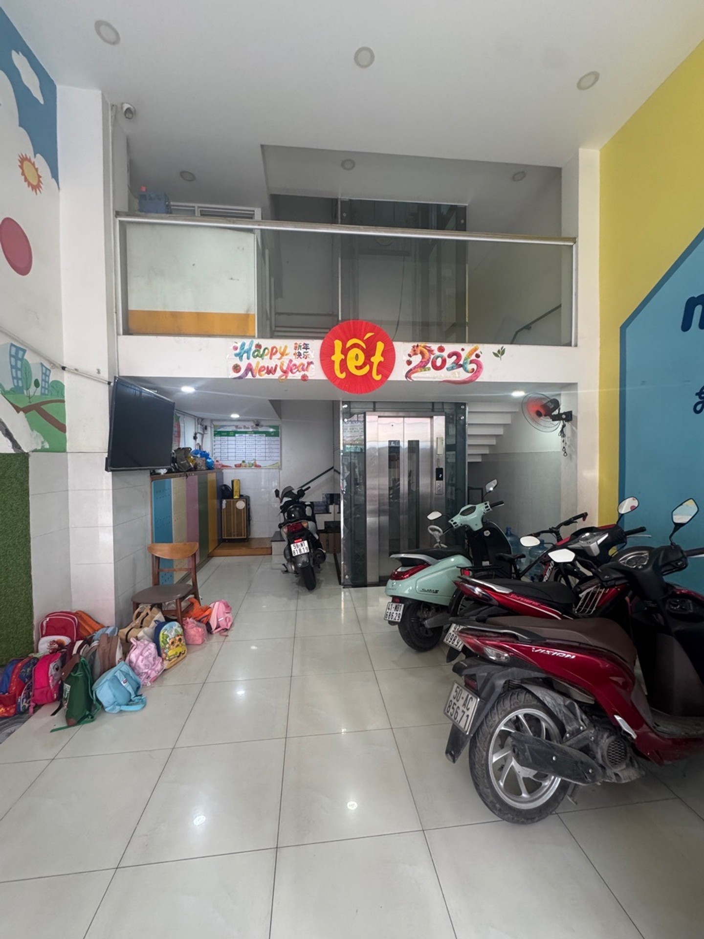 Nhà mặt phố lô góc siêu sầm uất, thu nhập ổn định