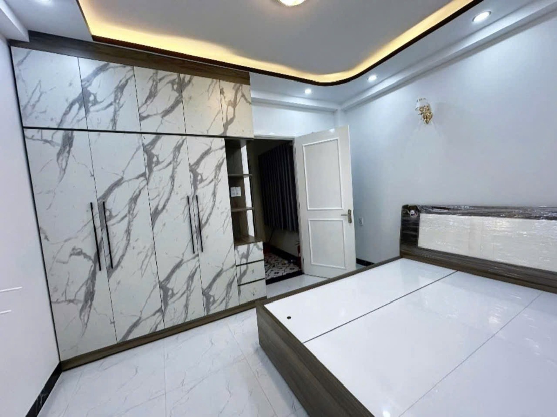 Nhà 4 Tầng Mới Tinh Hẻm Ô Tô Gần Quận 1