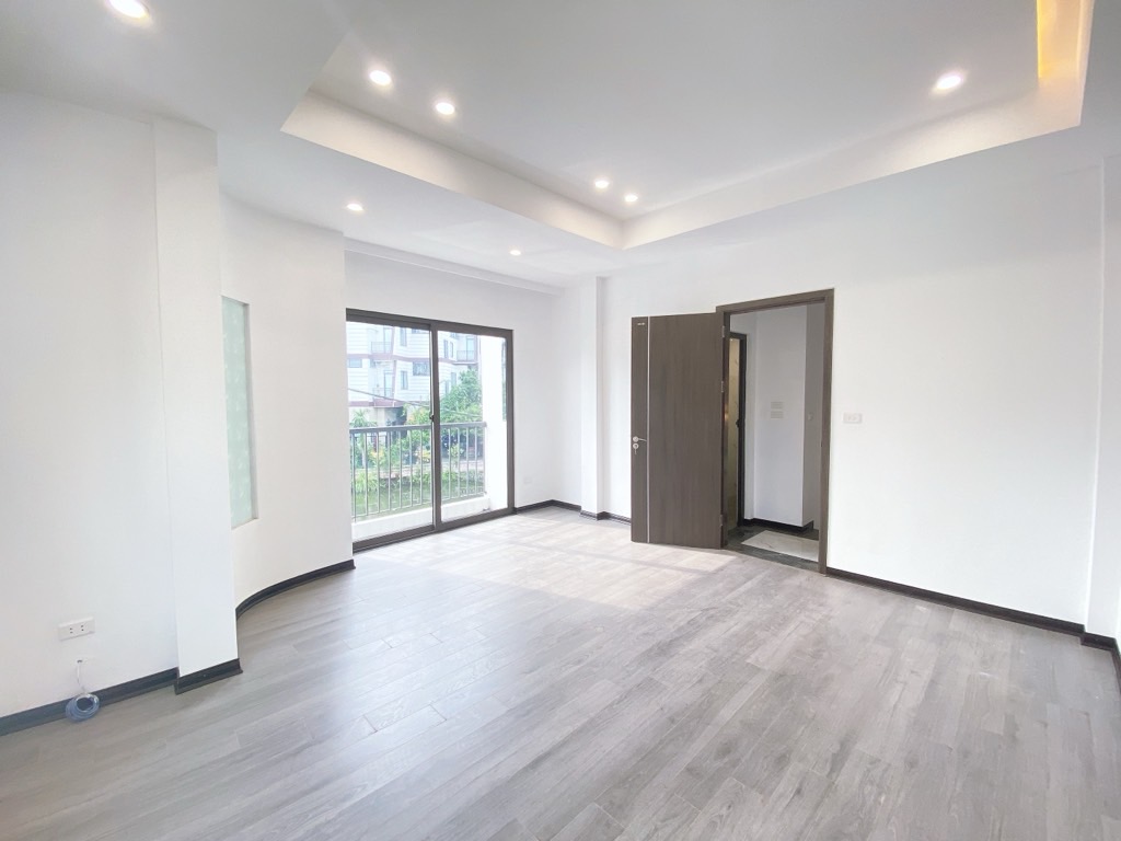 Nhà 5 tầng lô góc 3 thoáng tại Mậu Lương, view hồ đẹp. Gía tốt
