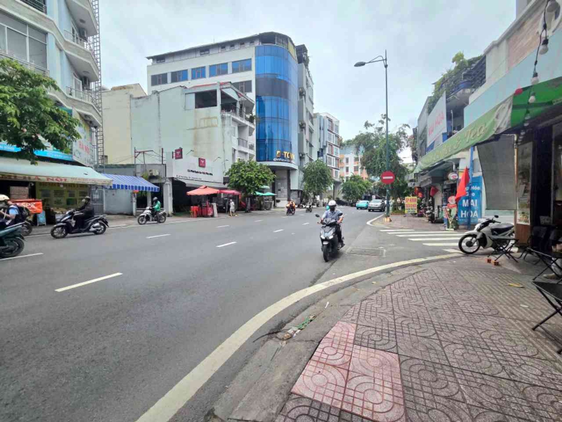 Nhà mặt phố cực đỉnh gần sân bay, 3 tầng tiện kinh doanh