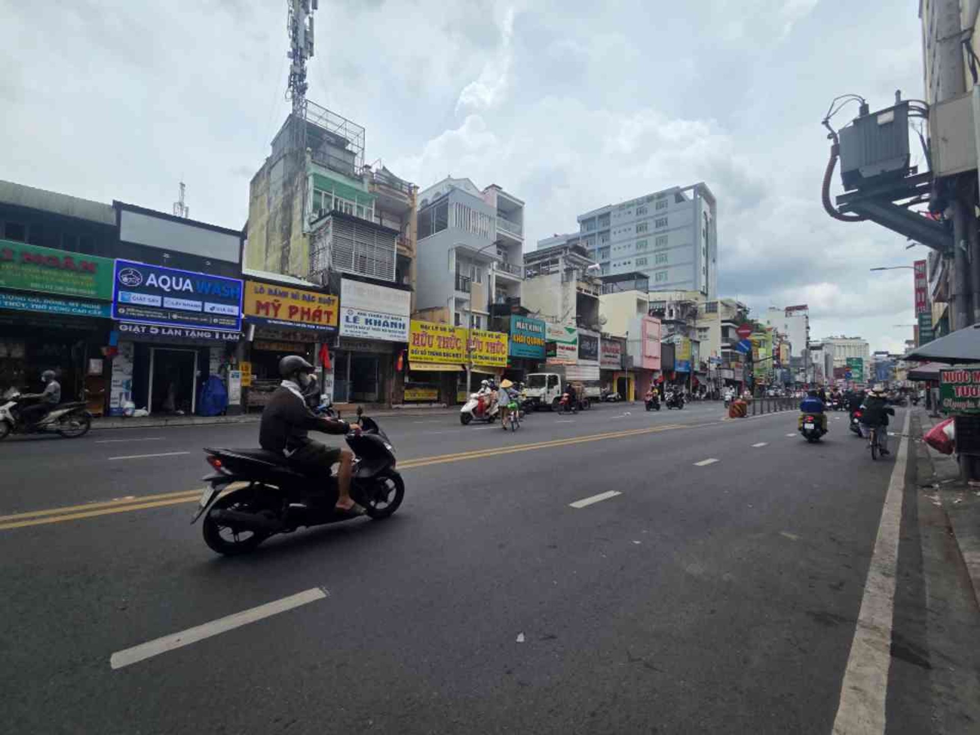 Nhà mặt phố siêu vị trí, giá chạm đáy, kẹt tiền phải bán ngay