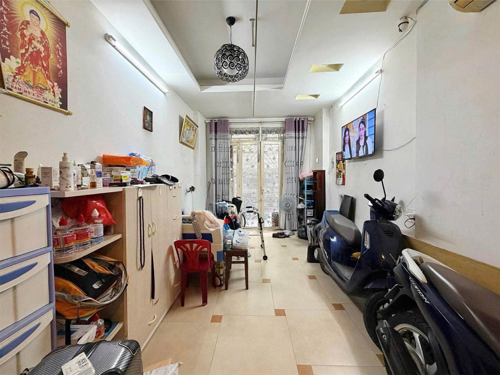 Nhà 4 Tầng Kiên Cố Gần Hẻm Xe Tải - Cơ Hội Hiếm Có Tại Quận 10