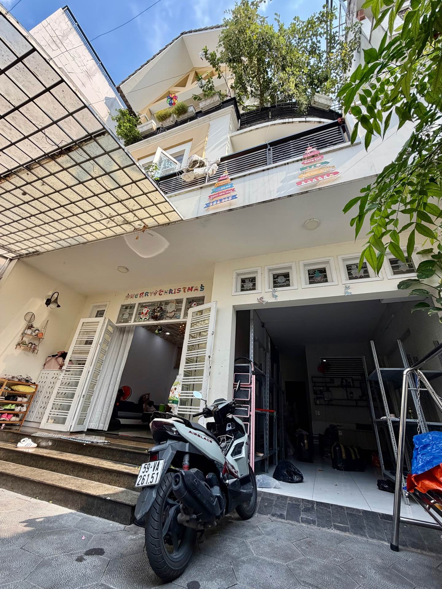 Bán nhà rộng 8x20m, Gần Emart Phan Huy Ích,3 tầng, ô tô vào sân.
