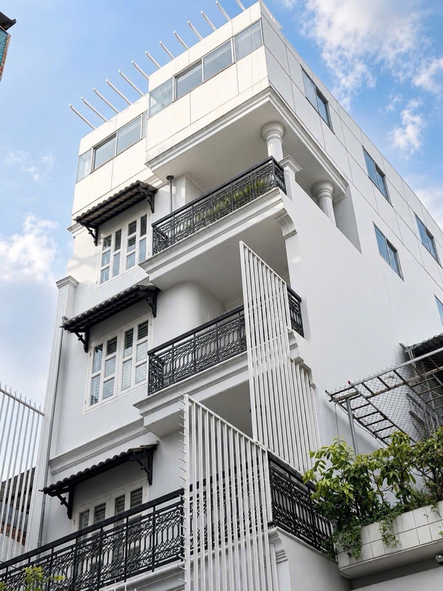 Toà nhà 6 tầng siêu tiện nghi tại Thiên Phước - giá hạ cực sốc