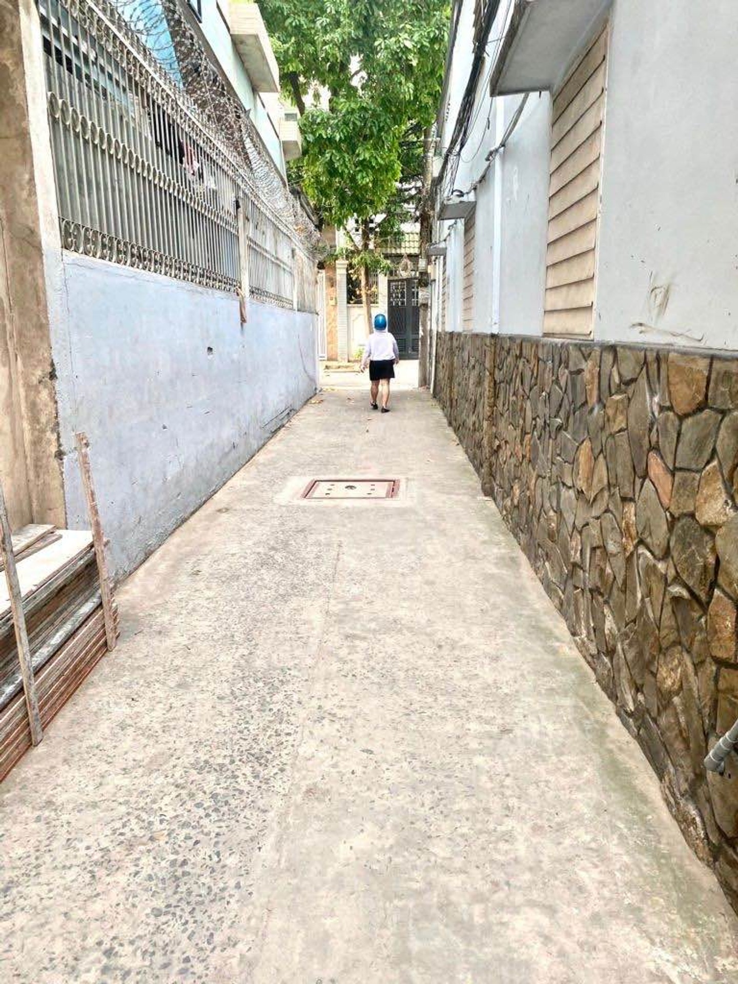 TÂN BÌNH - NGANG LỚN NỞ HẬU GẦN 5M - VỊ TRÍ ĐẸP - PHAN SÀO NAM - - HẺM SẠCH ĐẸP - 2 TẦNG - 105M2 -