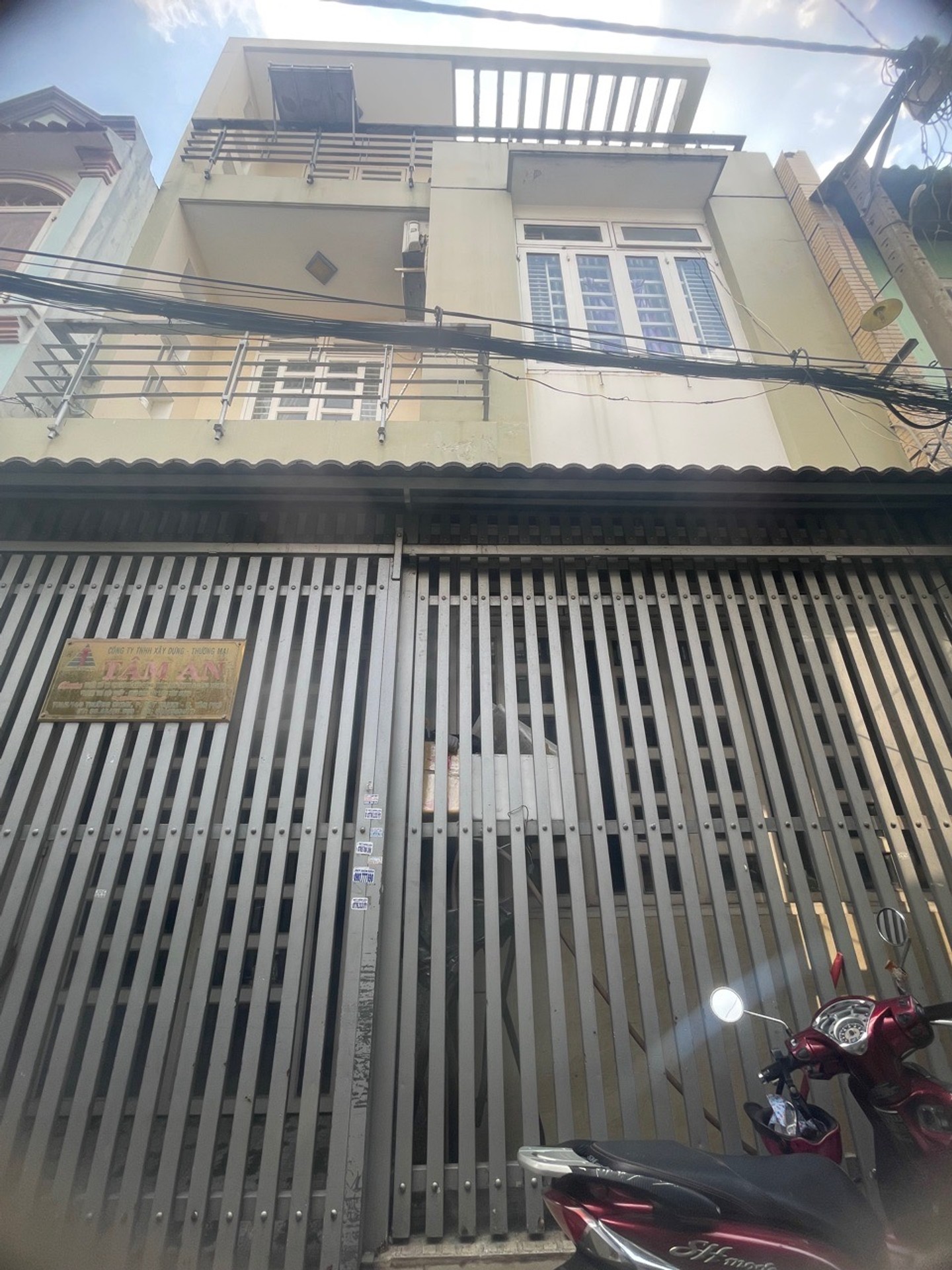 Bán nhà riêng 3 tầng diện tích 57.6m2 tại Trường Chinh, Tân Phú, nhà kiên cố mặt tiền rộng 6m