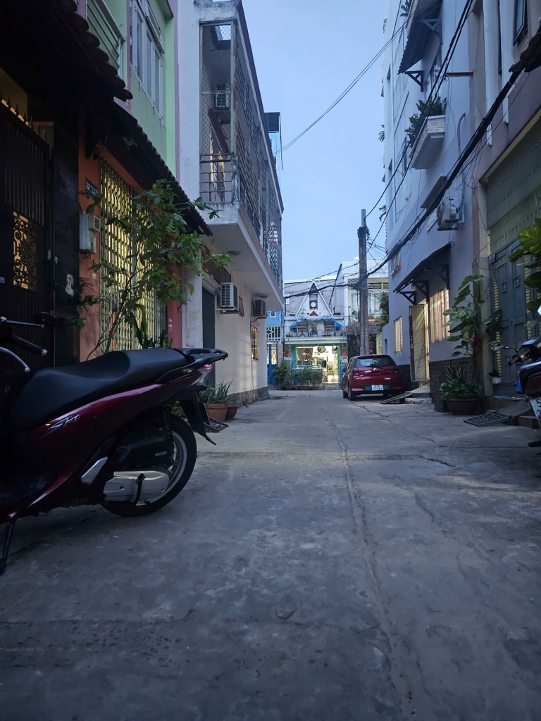 Nhà phố siêu đẹp hẻm xe hơi Bàu Cát, full nội thất gỗ cao cấp