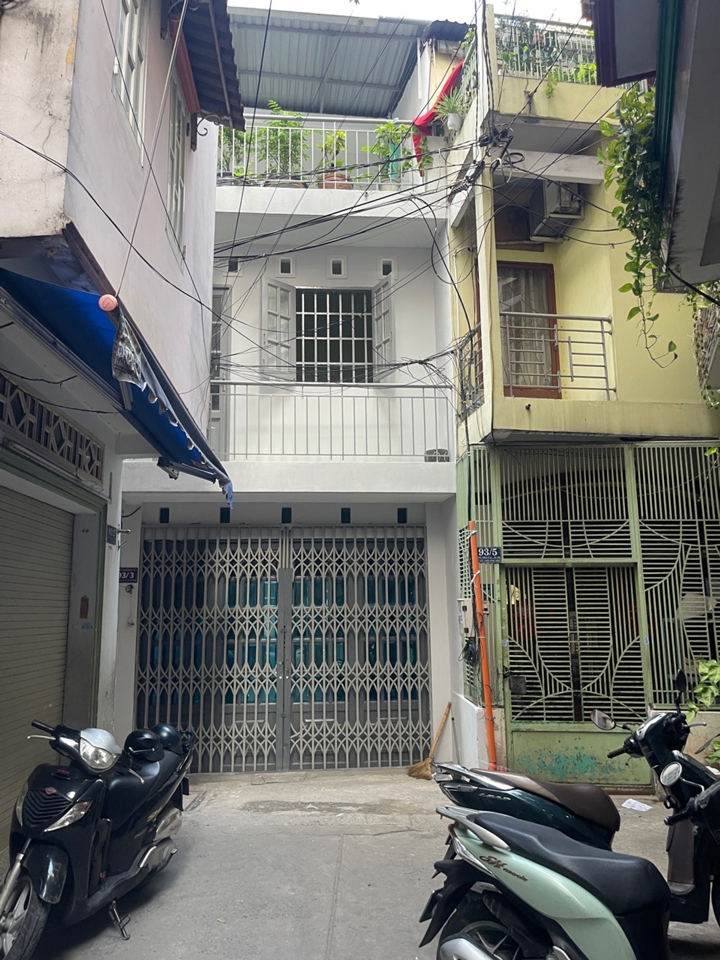 Nhà xinh Phú Hoà - Tiện nghi 3 tầng giá hợp lý