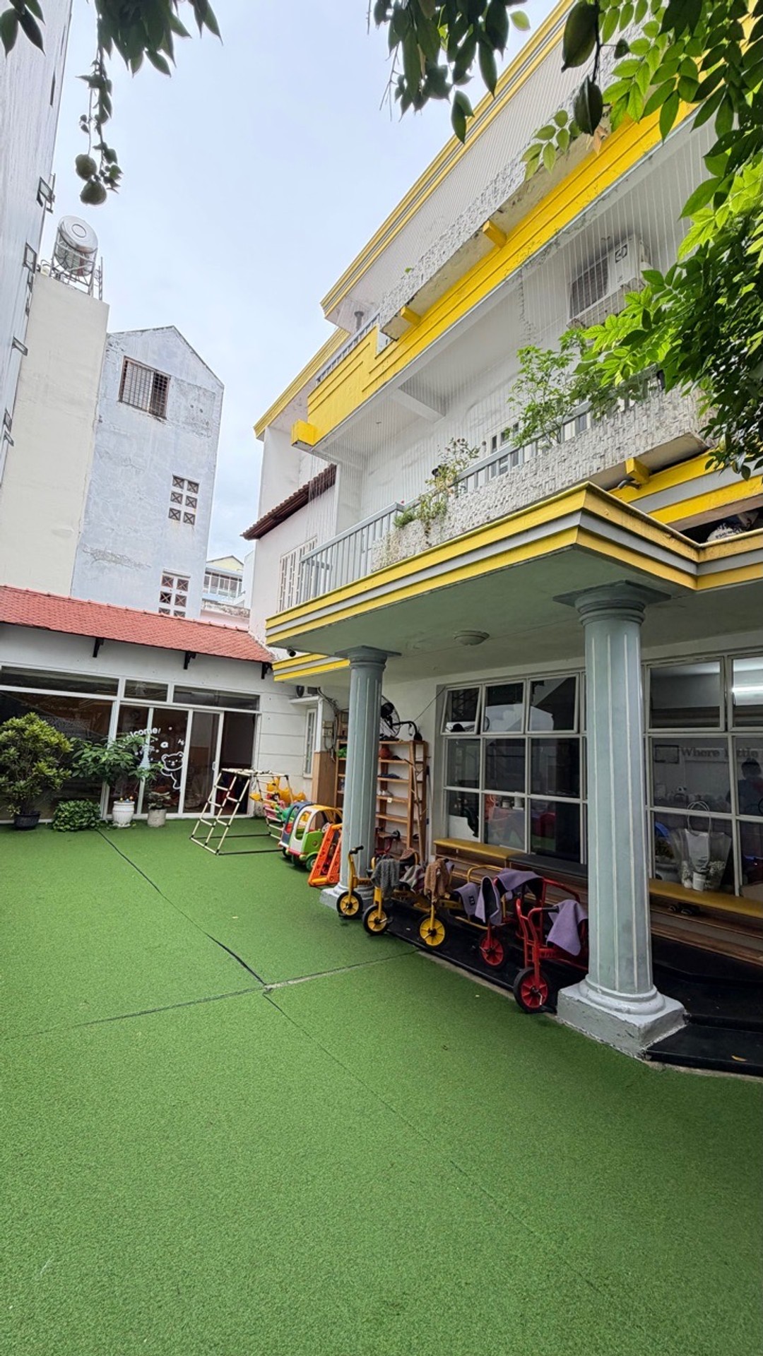 Bán biệt thự gần Cộng Hoà - 423m2, 3 tầng - ngang 18m vuông vắn - dòng tiền đều