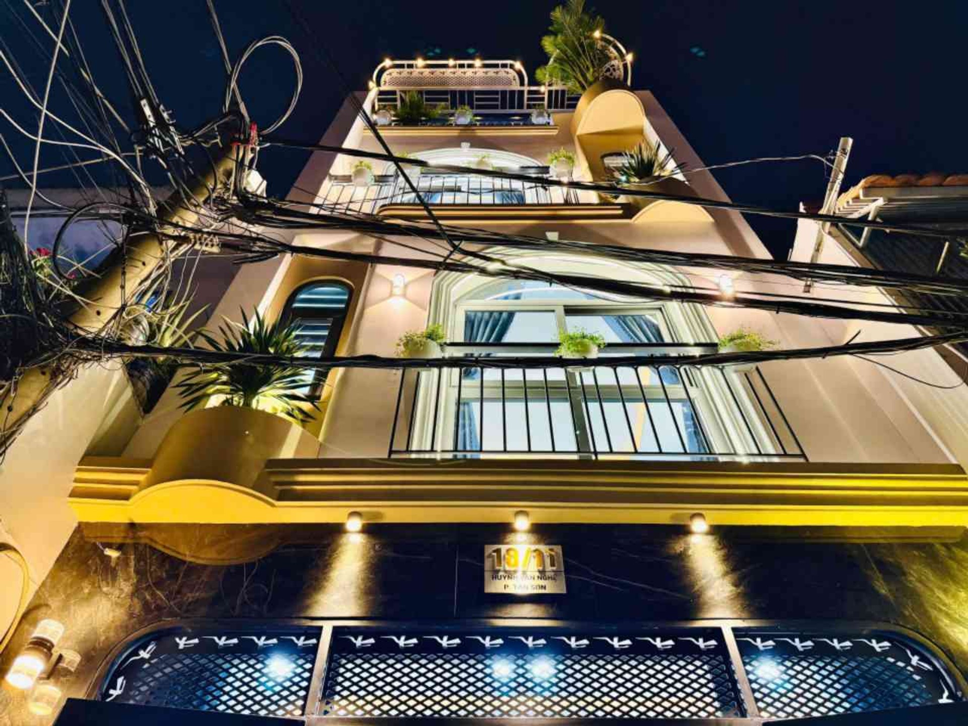 Nhà 4 tầng đẹp, hẻm bê tông sạch, vào ở ngay