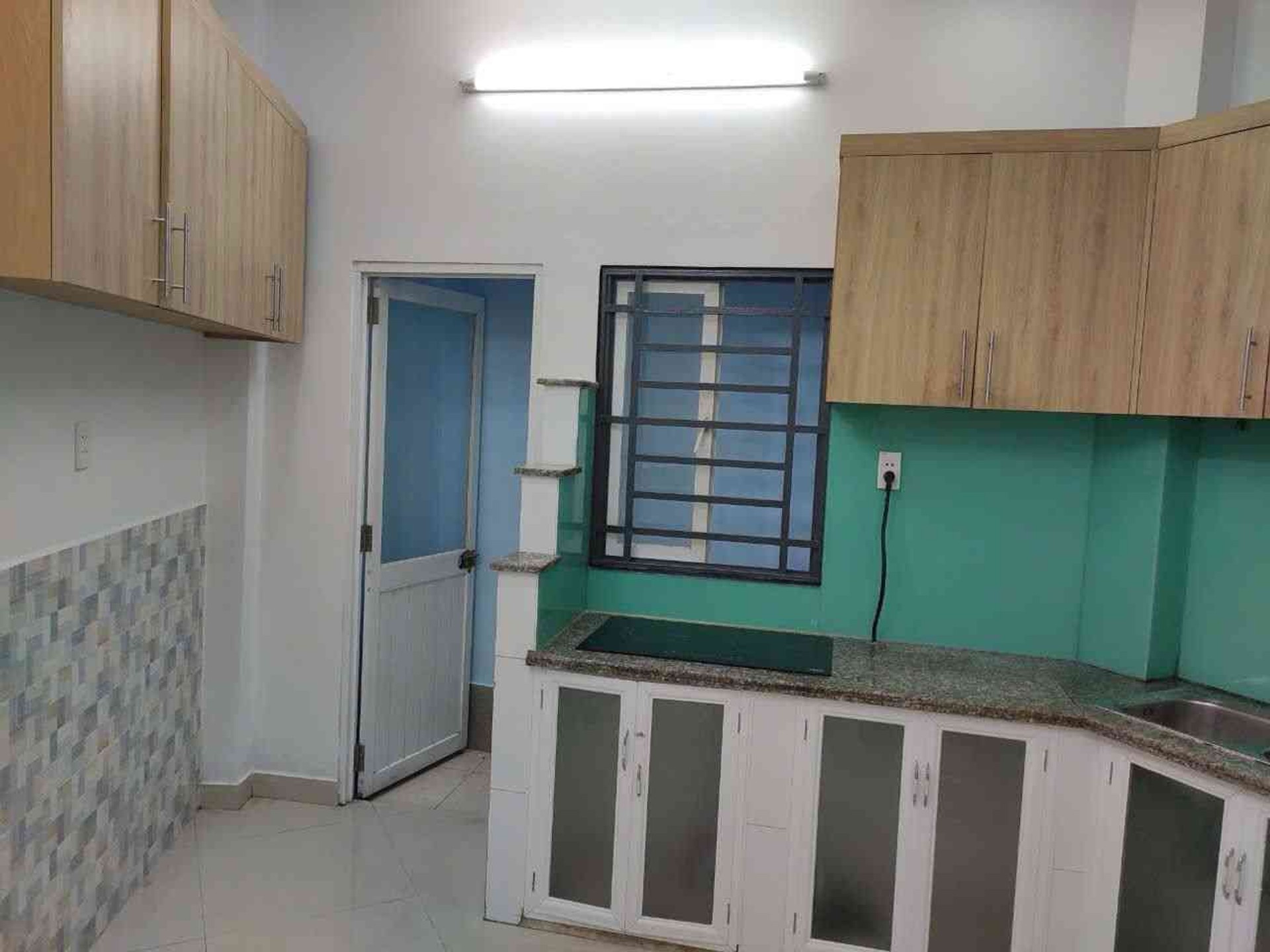 Nhà phố Lê Lợi tiện nghi, 4 phòng ngủ, giá hợp lý